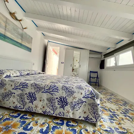 Casa Campisi A 100 Mt Dal Mare 3*
