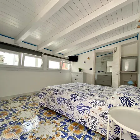 Casa Campisi A 100 Mt Dal Mare 3*