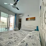 Gasthuis Casa Campisi A 100 Mt Dal Mare 3*