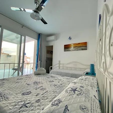 Gasthuis Casa Campisi A 100 Mt Dal Mare 3*